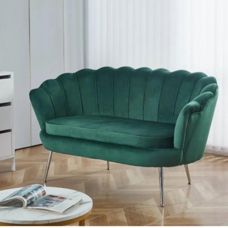 Kingsley 2-sits soffa  Grön sammet & krom | Modern soffa med vågformat ryggstöd — outl1.se