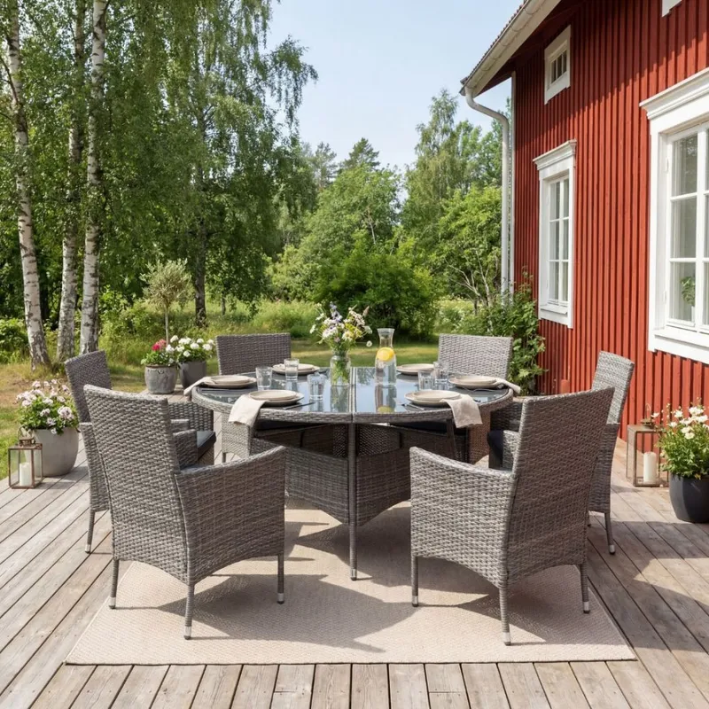 Matgrupp Tylösand Grå  6 platser | Runt bord Ø135 cm & 6 stolar med dynor — outl1.se