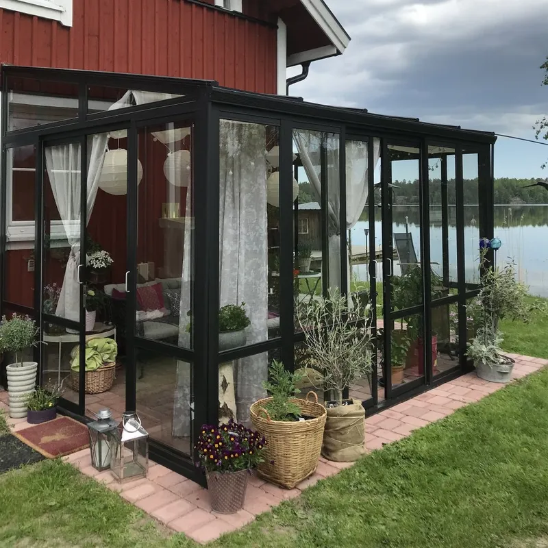 Uterum 10,7m² | Säkerhetsglas och kanalplast | Aluminiumstomme | Svart — Metalcraft