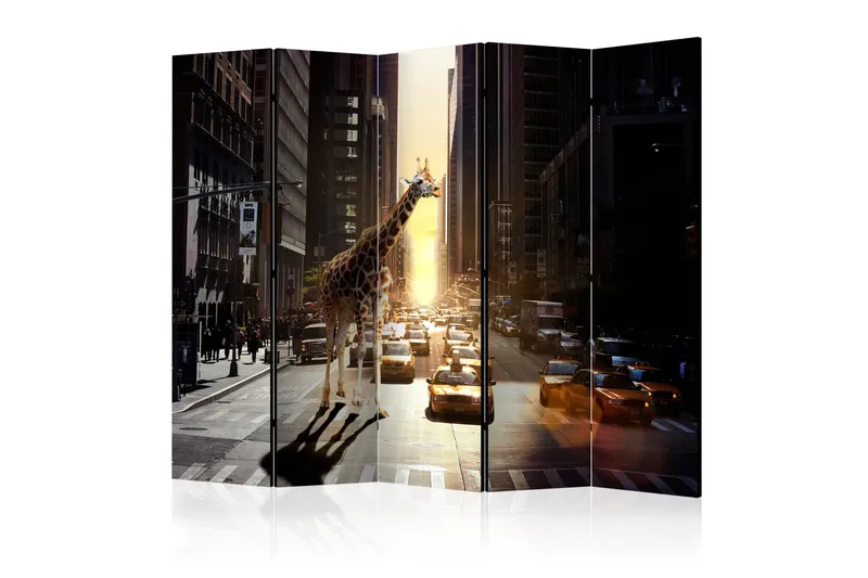 Rumsavdelare Giraffe in the Big City II 225x172 cm - Artgeist sp. z o. o. — Artgeist sp. z o. o.